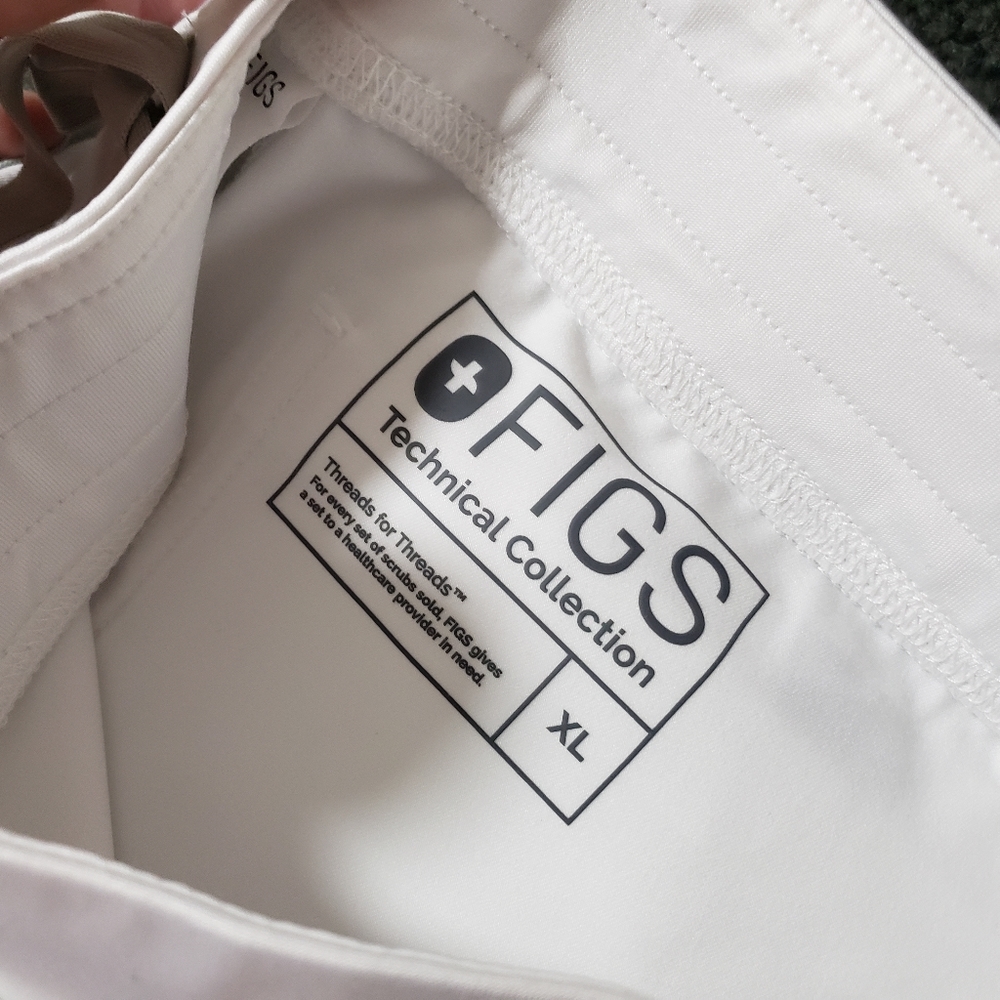 NWOT 🤍 White Figs XL